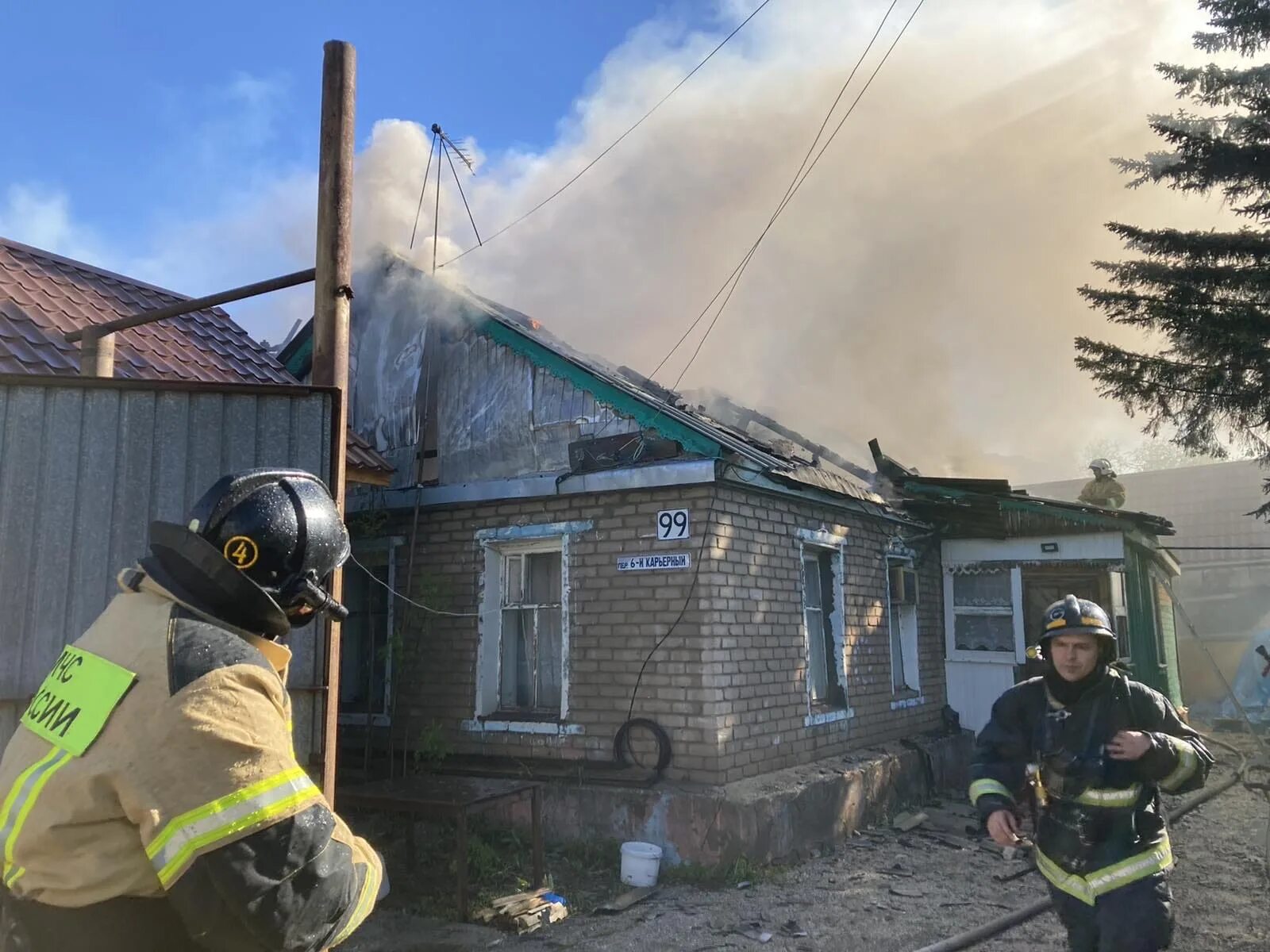 Пожар. Пожар в частном доме. Сгоревший дом. Пожар в жилом доме. Что творится в самаре