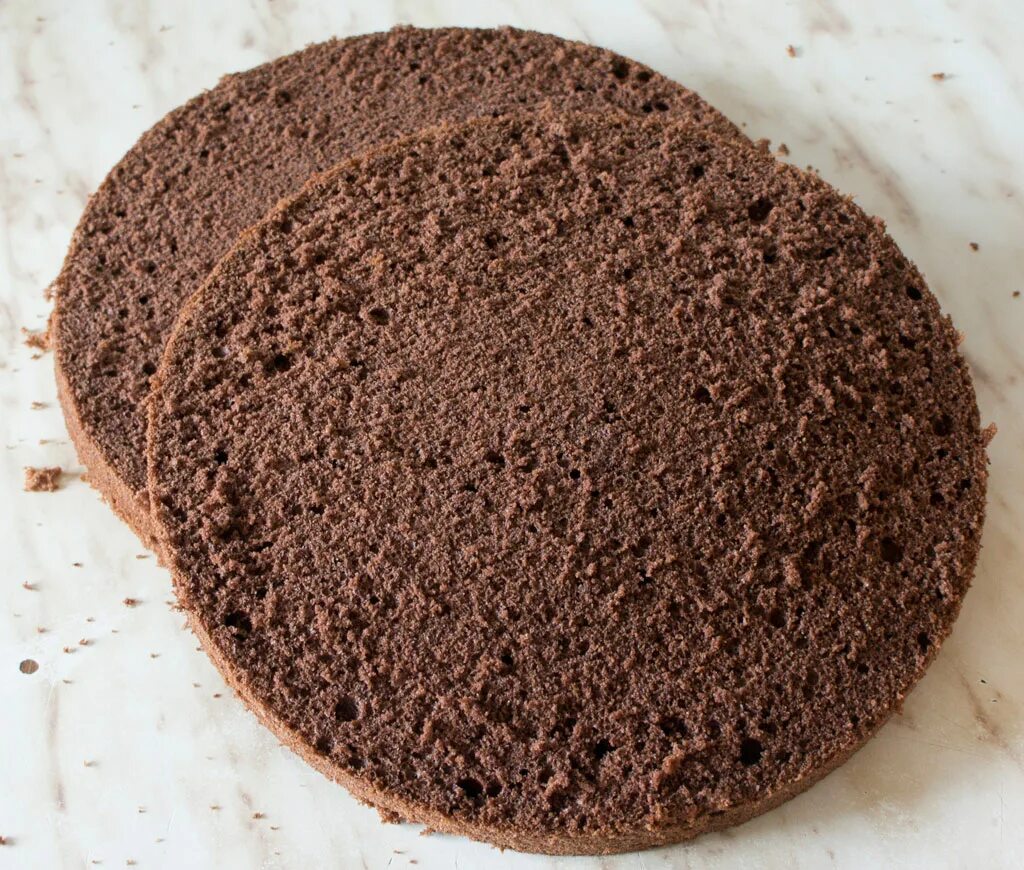 Рецепт бисквита в микроволновке за 5 минут. Шоколадный бисквит в микроволновке. Шоколадный бисквит за 5 минут. Шоколадный бисквит в микроволновке за 5 минут. Бисквит в микроволновке без какао.