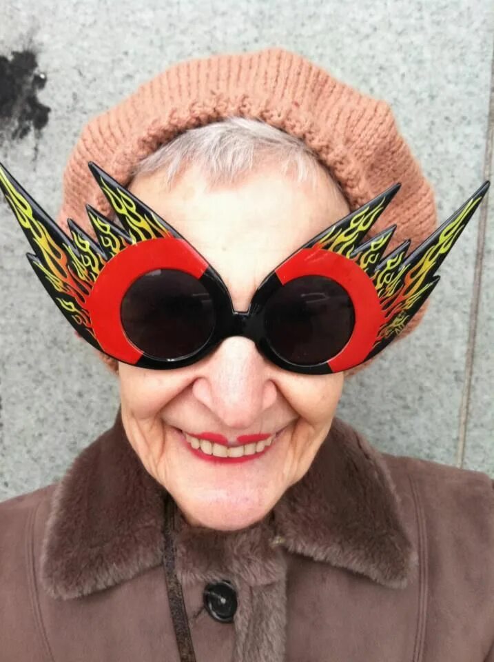 Бабкины очки фото Регина Бретт в свои 90 лет составила 45 уроков, которые преподала ей жизнь. Сохр
