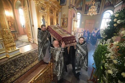 Богослужение в покровском монастыре
