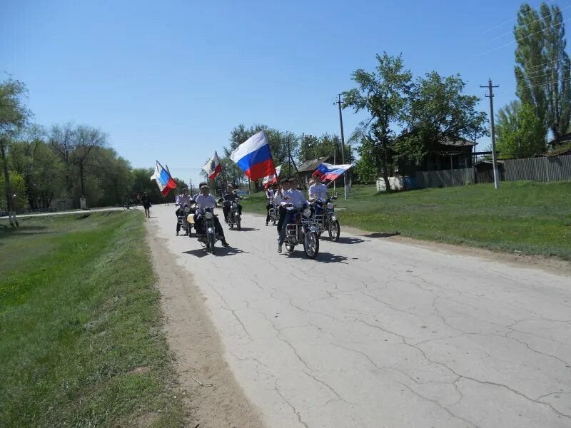 Село луговское ровенского района саратовской области. Луговское Саратовская область Ровенский район. Яблоновка Саратовская область Ровенский район. Село Луговское. Село Луговское Ровенского района.