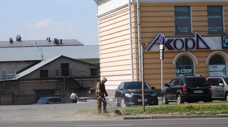 Дез барнаул. Барнаул районы ул Ломоносова. Барнаул ул Ломоносова дождь.