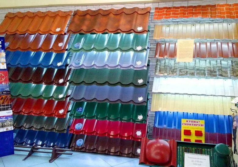 Металлочерепица производитель гранд-лайн. Стенд металлпрофиль металлочерепица. Шоу рум металлочерепицы. Магазин металлочерепицы. Фасад магазин кровельных материалов.