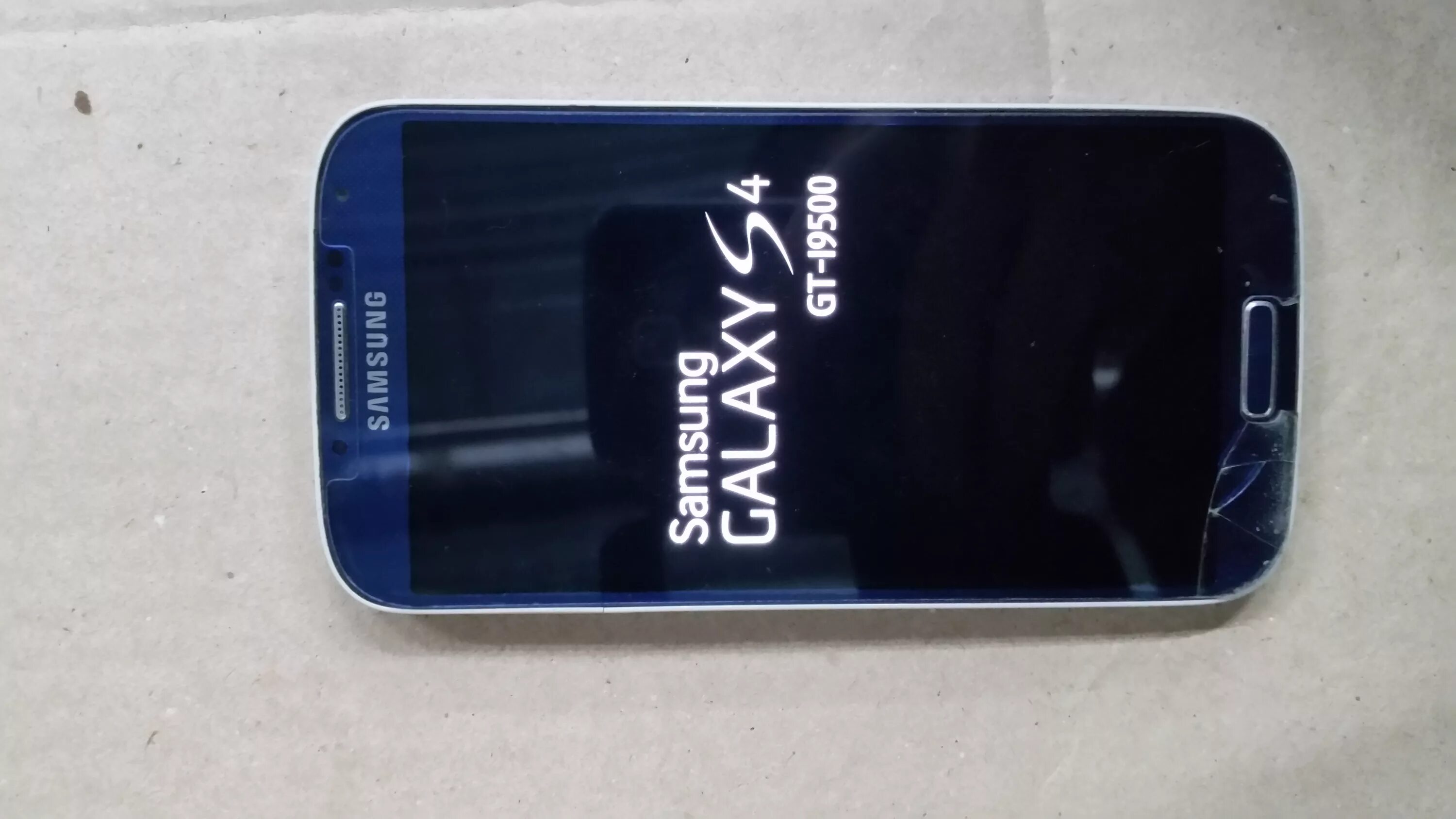 Samsung s4 перезагружается. Samsung Galaxy s4 Plus. Самсунг а 50 перезагружается сам. Почему самсунг сам перезагружается. Почему самсунг сам выключается