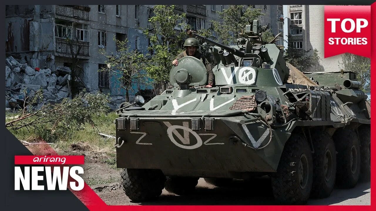 Бтр пытается проскочить мимо танков. Бтр-82а на донбассе.