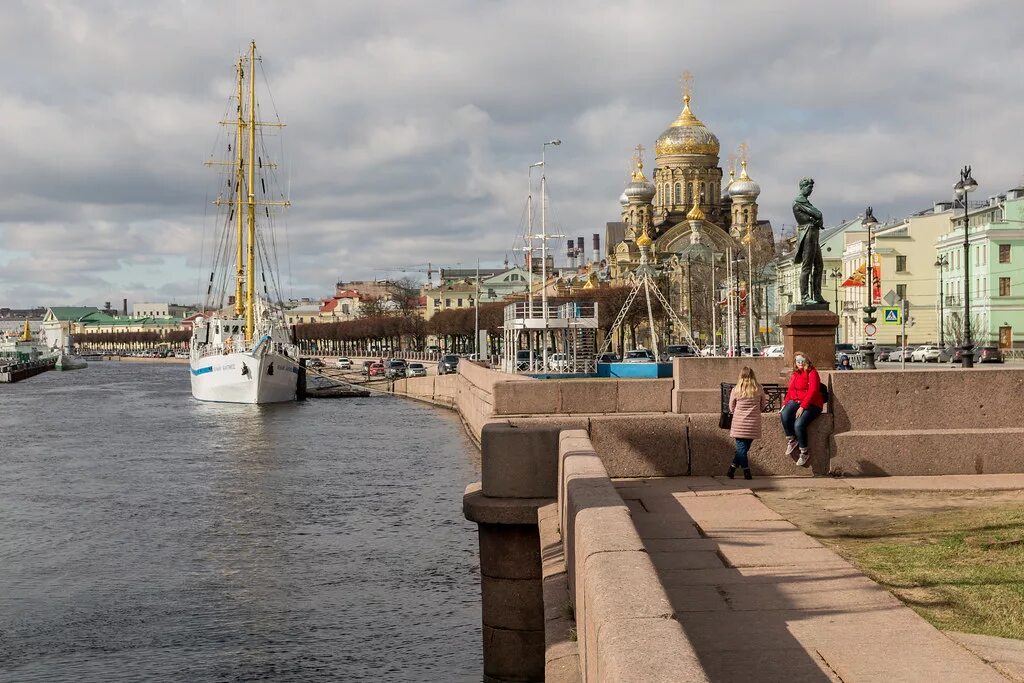 Набережная лейтенанта Шмидта Санкт-Петербург. Васильевский остров набережная лейтенанта Шмидта. Храм на набережной лейтенанта Шмидта на Васильевском острове. Набережная лейтенанта Шмидта 2004. Набережная на васильевском острове