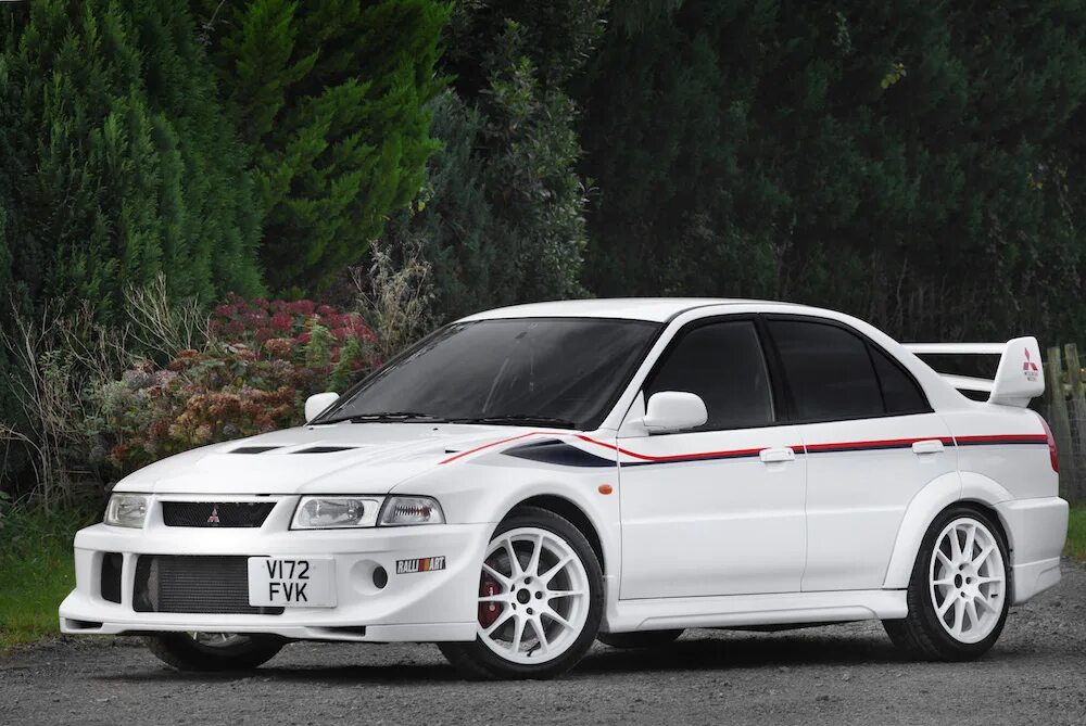 Эволюшн старый. Mitsubishi lancer evo 8. Mitsubishi lancer lancer evolution 8. Эволюшн старый. Митсубиси лансер эволюшн.
