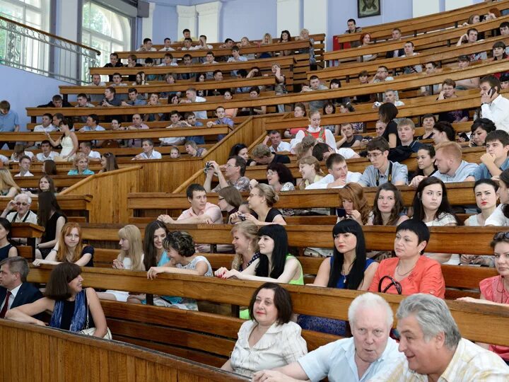 Поступи сгу. Физфак МГУ аудитории. Саратов физфак физфак СГУ 2005. Лекционная аудитория в 12 корпусе СГУ. Физический Факультет СГУ Саратов.