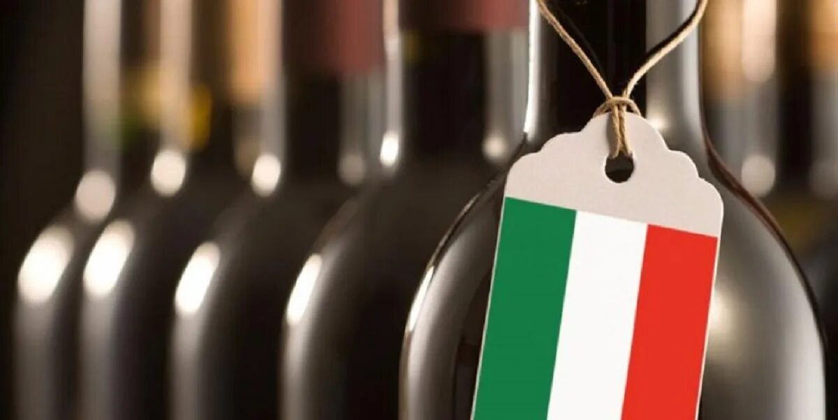 Итальянские вина. Вино на экспорт. Lovelli вино. Вино с итальянским флагом касиальдо. Вино низкого качества в народе