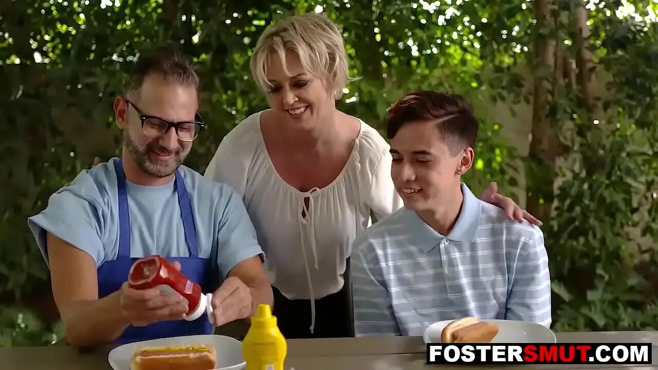 Фэмили строукс. Sofie marie son. Фэмили строукс актриса. Фэмили строукс актриса. Stepson affair актер.