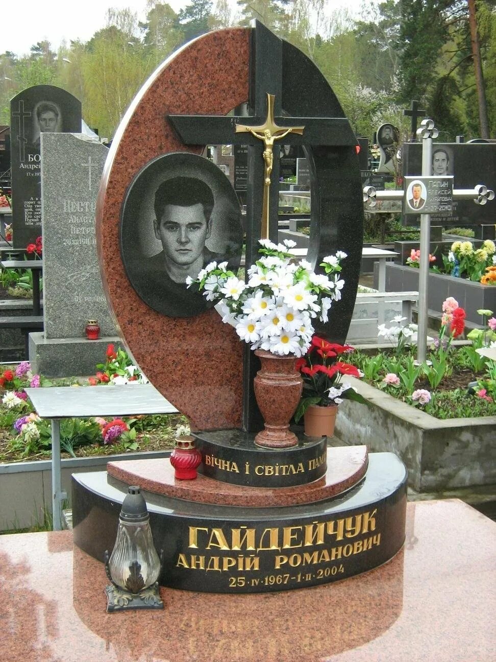 Красивые памятники для мужчин