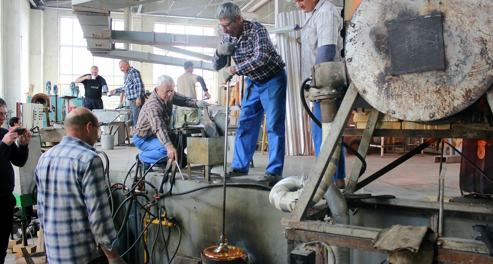 Гусь хрустальный стекольный завод экскурсии. Гусь-хрустальный гусевский хрустальный завод. Историко-художественный музей гусь-хрустальный. Гусь хрустальный стекольный завод экскурсии. Иванищевский стекольный завод.