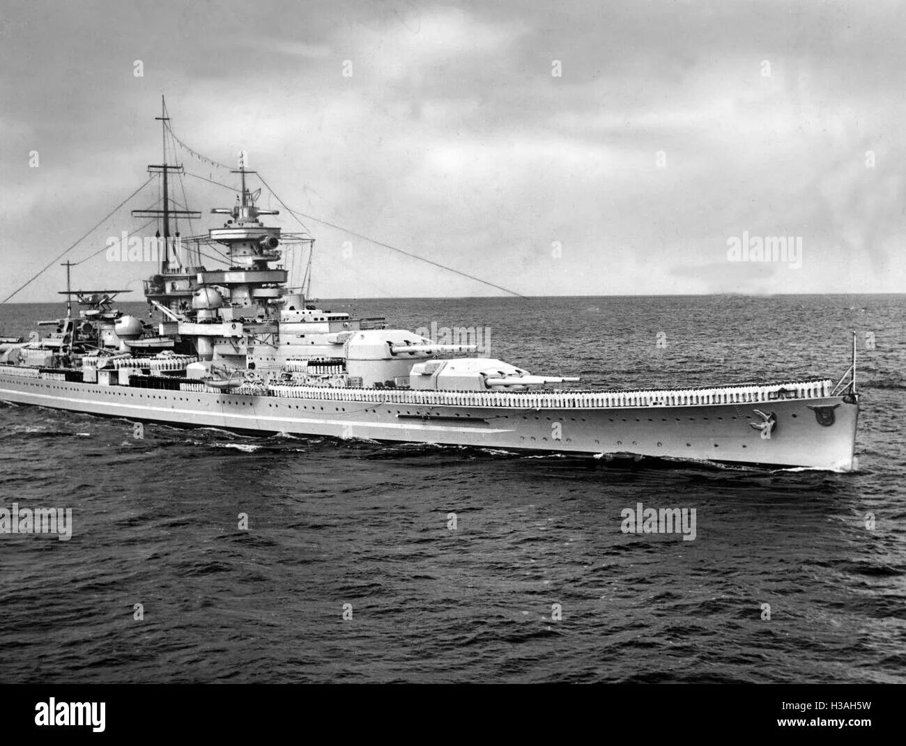 Gneisenau) — линкор. Линкор шарнхорст 1936. German gneisenau battleship. «гнейзенау» (нем. German gneisenau battleship.