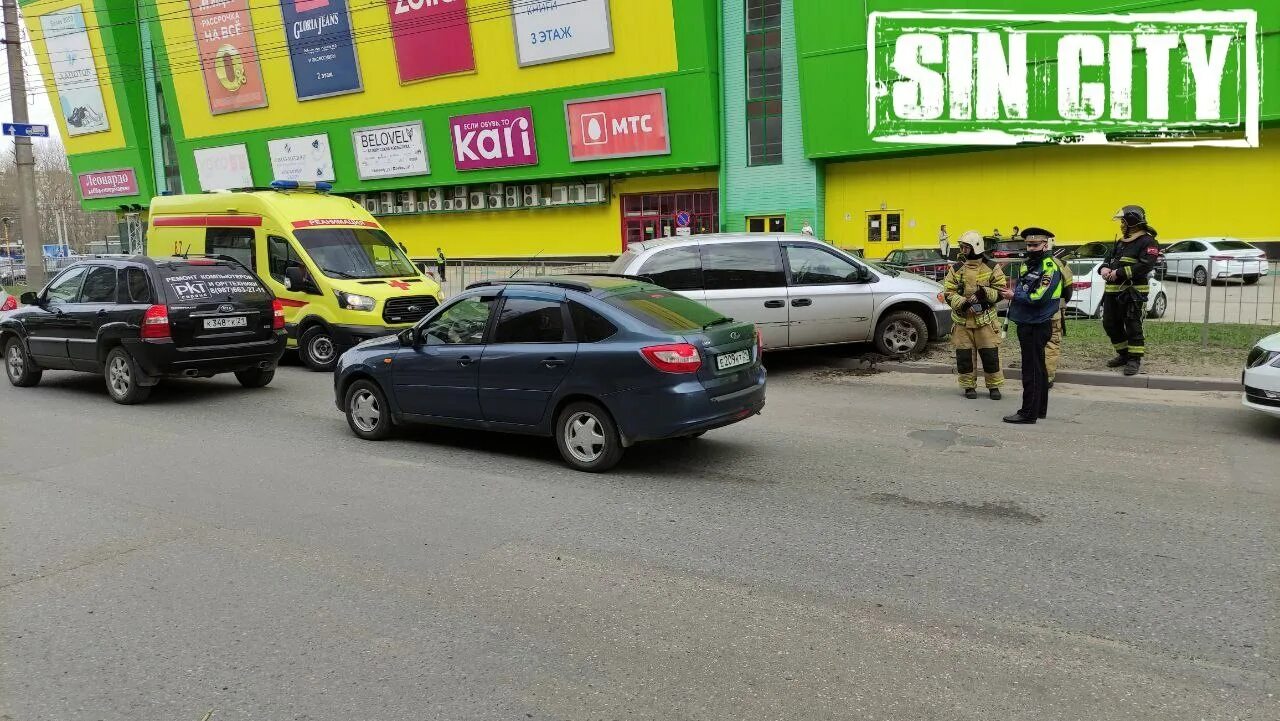 Добро чебоксары 29 июня. Аварий около мадагаскара в чебоксарах. пожар авто возле мадагаскара чебоксарах 29 1122. авария около мадагаскара чебоксары сегодня.