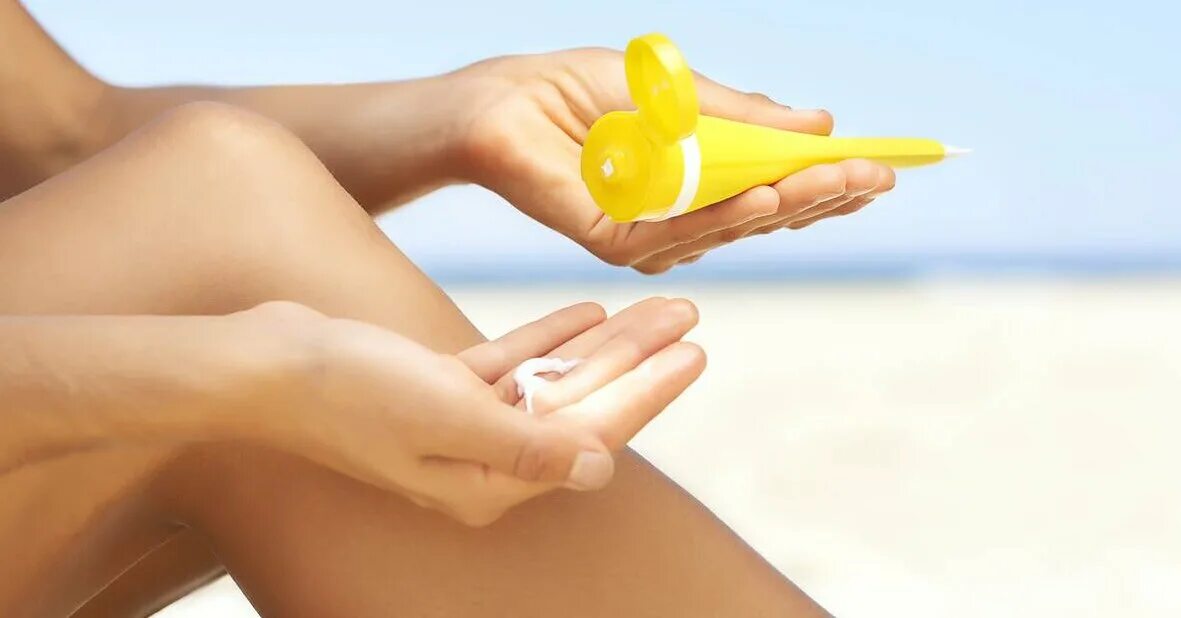 Пятна от солнцезащитного крема. Солнцезащитный лосьон sunblock. солнцезащитный крем sunscreen. солнцезащитный крем на белом фоне. реклама солнцезащитного крема.