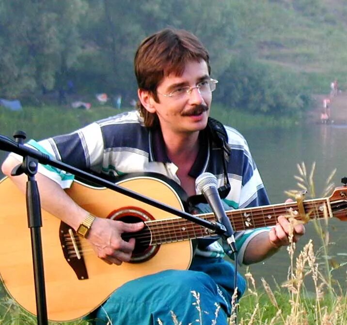 стих маленький трубач. автор исполнитель собственных песен под гитару. виктор третьяков певец. владимир высоцкий поэт бард. автор исполнитель собственных песен под гитару.