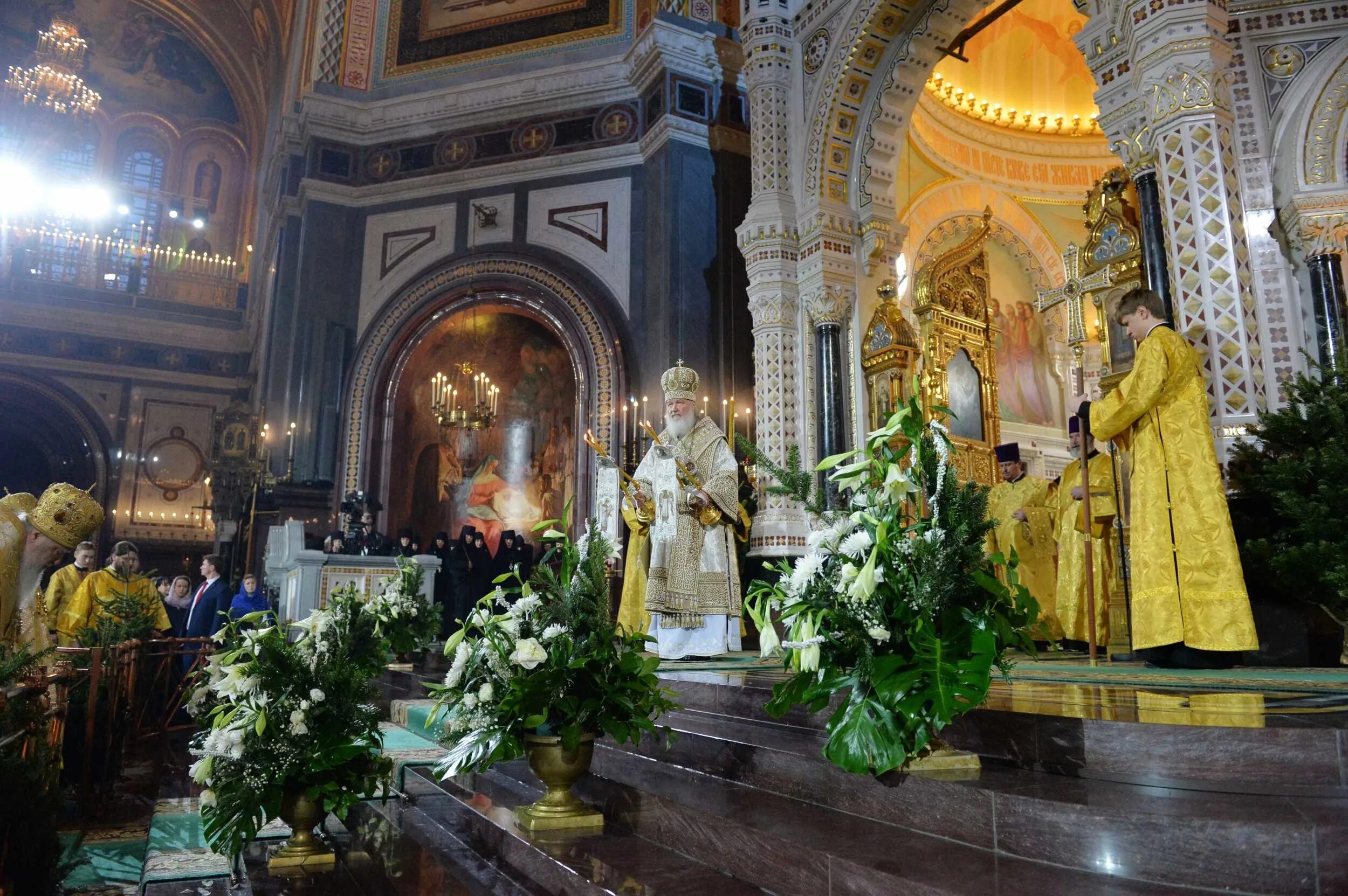 Храм Христа Спасителя храм Рождества Христова. Храм Христа Спасителя в Москве Рождество. С Рождеством Христовым храм Христа Спасителя. Храм Христа Спасителя внутри Рождество.