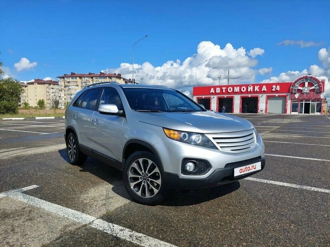 Купить б/у Kia Sorento II 2.4 AT (175 л.с.) 4WD бензин автомат в Мытищах: серебр