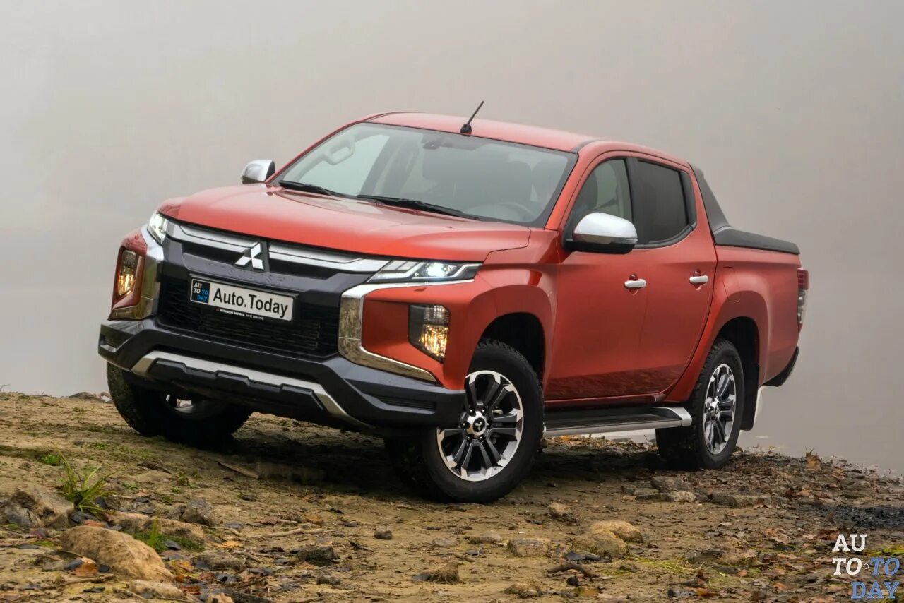 Тест драйв пикапов. Mitsubishi новый пикап l200. Митсубиси л200 красный. Mitsubishi l200 2019. Митсубиси l200 2022.