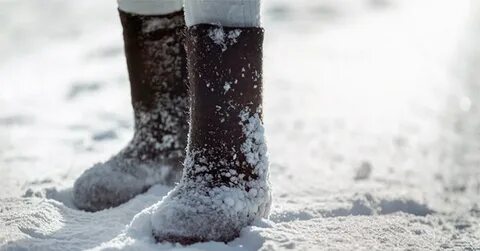 Под ногами таял снег одинокий
