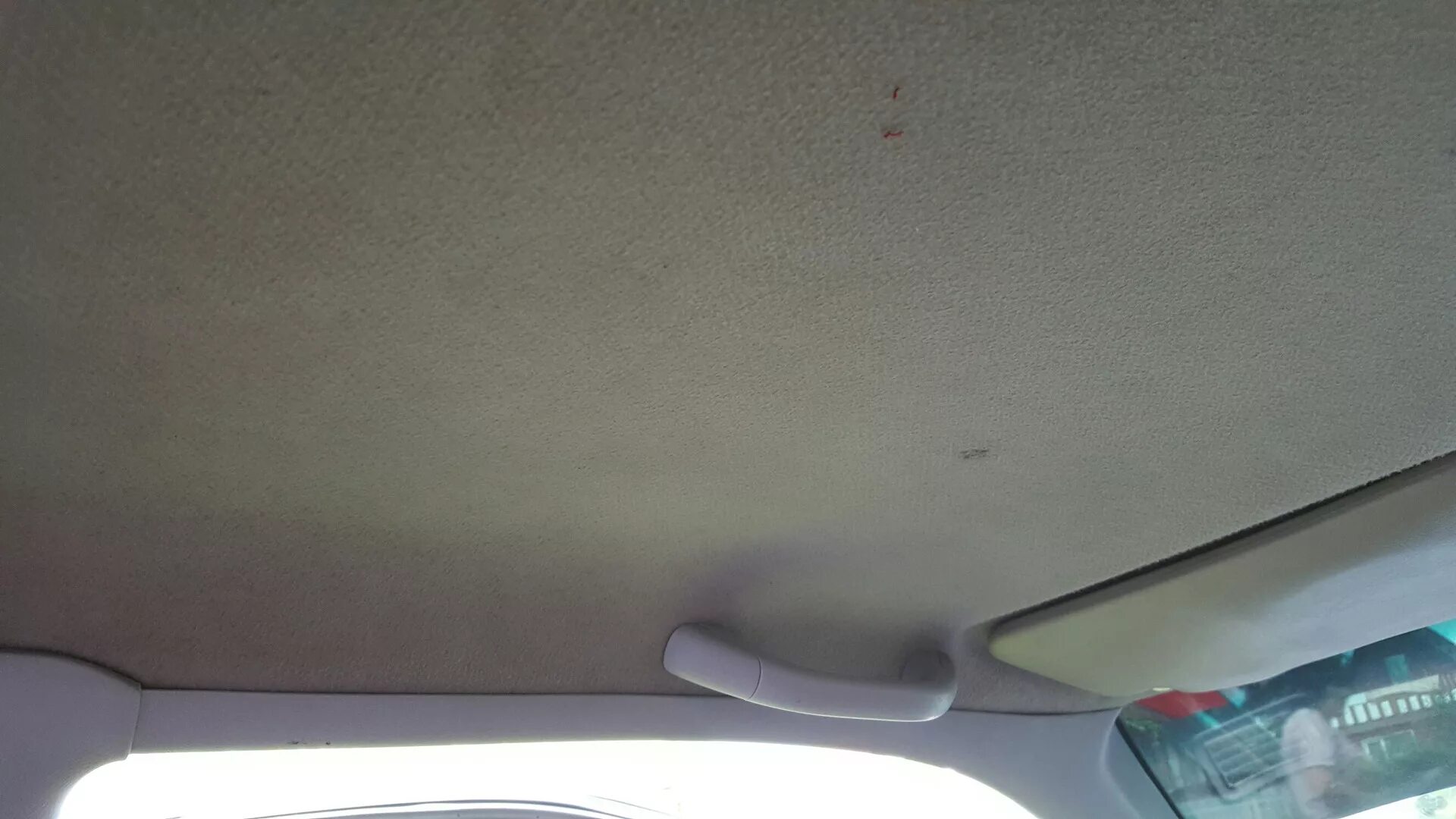 Перетяжка потолка автомобиля Хонда Аккорд 6 поколения. Химчистка потолка авто до и после. Восстановление обивки потолка. Копоть на потолке. Чем отмыть натяжной потолок от никотина