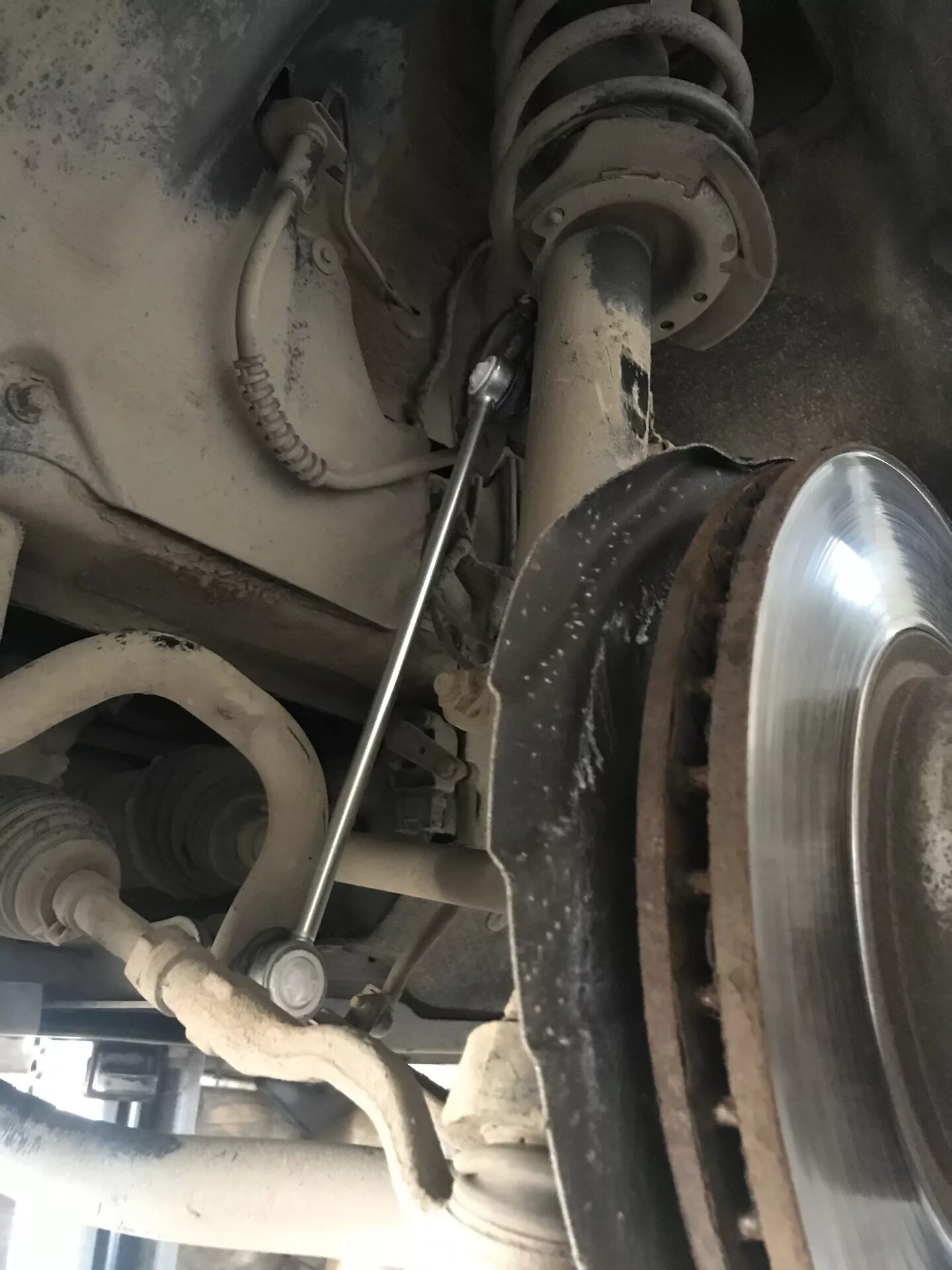 Стойка переднего стабилизатора бмв е90. Стойка стабилизатора бмв е46. Задняя стойка стабилизатора бмв х5 е70. Задние стойки стабилизатора е34. Замена стоек стабилизатора бмв.