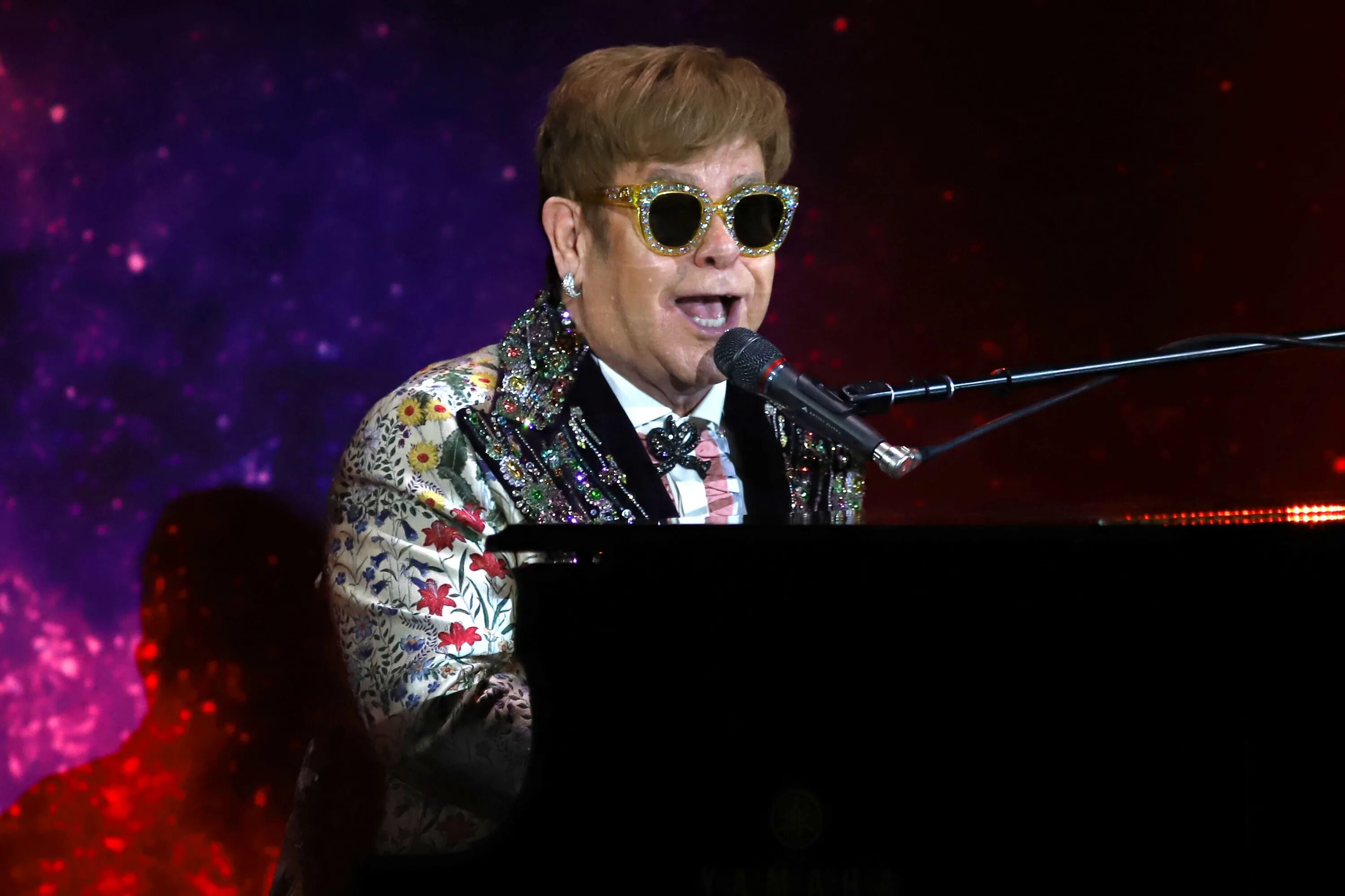 Elton john rock. Элтон Джон. Пианист Элтон Джон. Элтон Джон концерт. Джуна Элтон Джон.