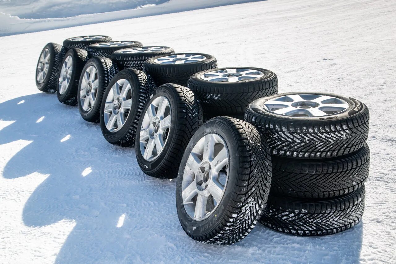 Купить зимнюю резину б у спб. Зимняя резина. Крутые зимние колёса. Крутая зимняя резина. Зимние шины для легковых автомобилей.