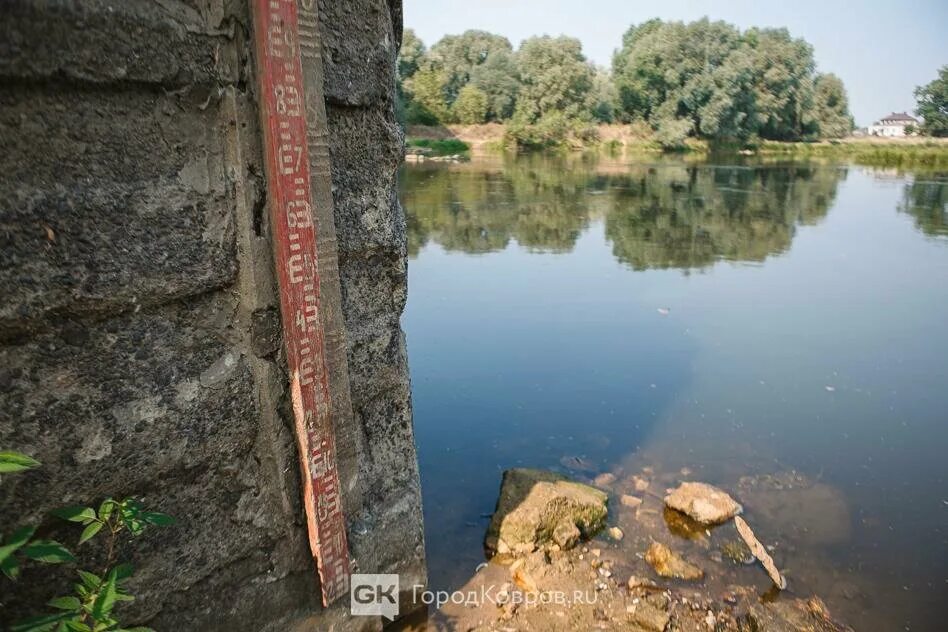 Уровень клязьмы во владимире. Река Клязьма обмелела. Уровень воды в Клязьме в Коврове. Ока обмелела. Уровень воды.