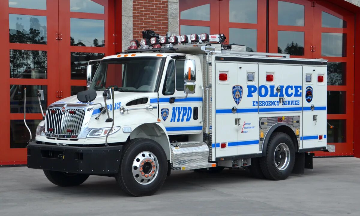 Emergency 6. Emergency services в гостинице. Emergency кроссовер. New York City Police Department Emergency service Unit.