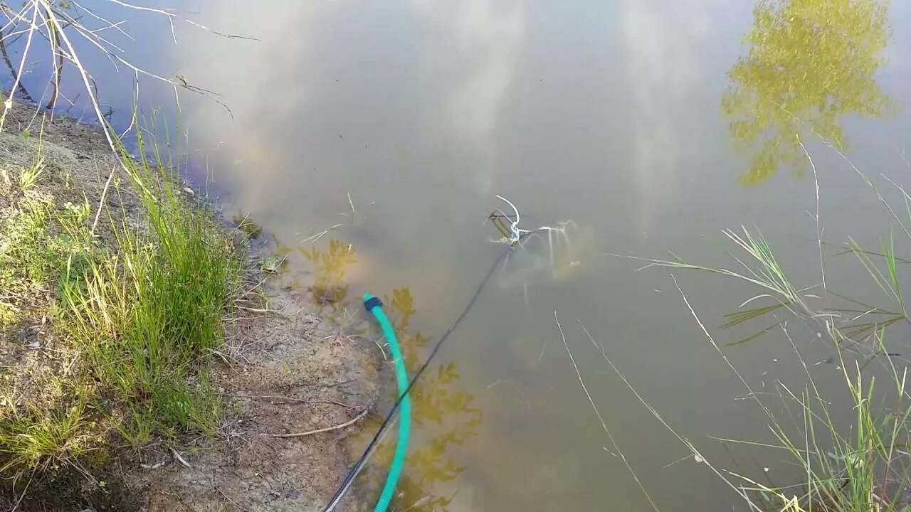 Забор воды. Верхний забор воды. Забор воды с реки насосом. Забор воды с речки.