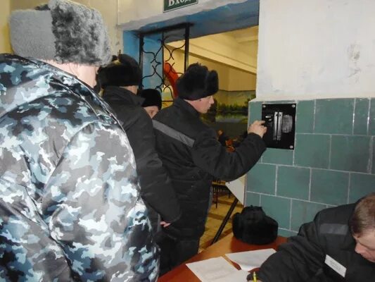 Форма сотрудника уии уфсин россии. Отметка осужденных. Поведение осужденных. Психолог в исправительном учреждении. Обращение с осужденными.