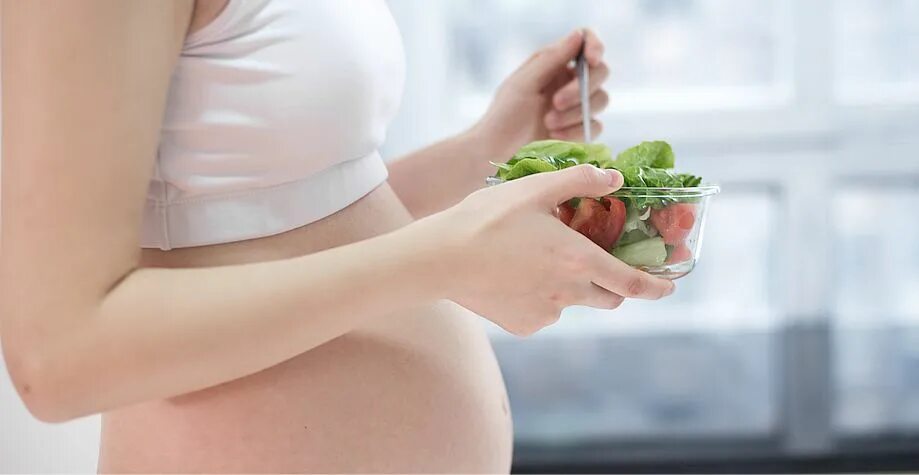 Токсикоз на 6 неделе. Беременность питание. Питание беременных женщин. Беременность и еда. Беременность и правильное питание.