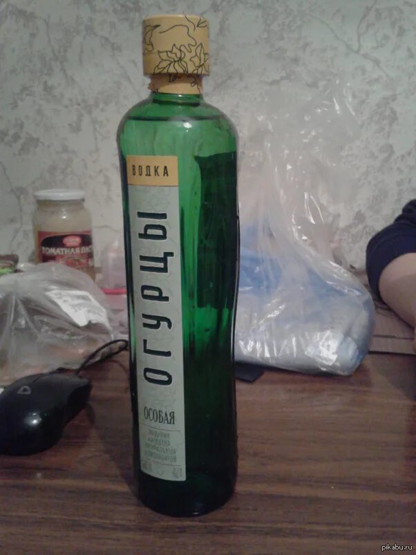 Шнапс в зеленой бутылке.