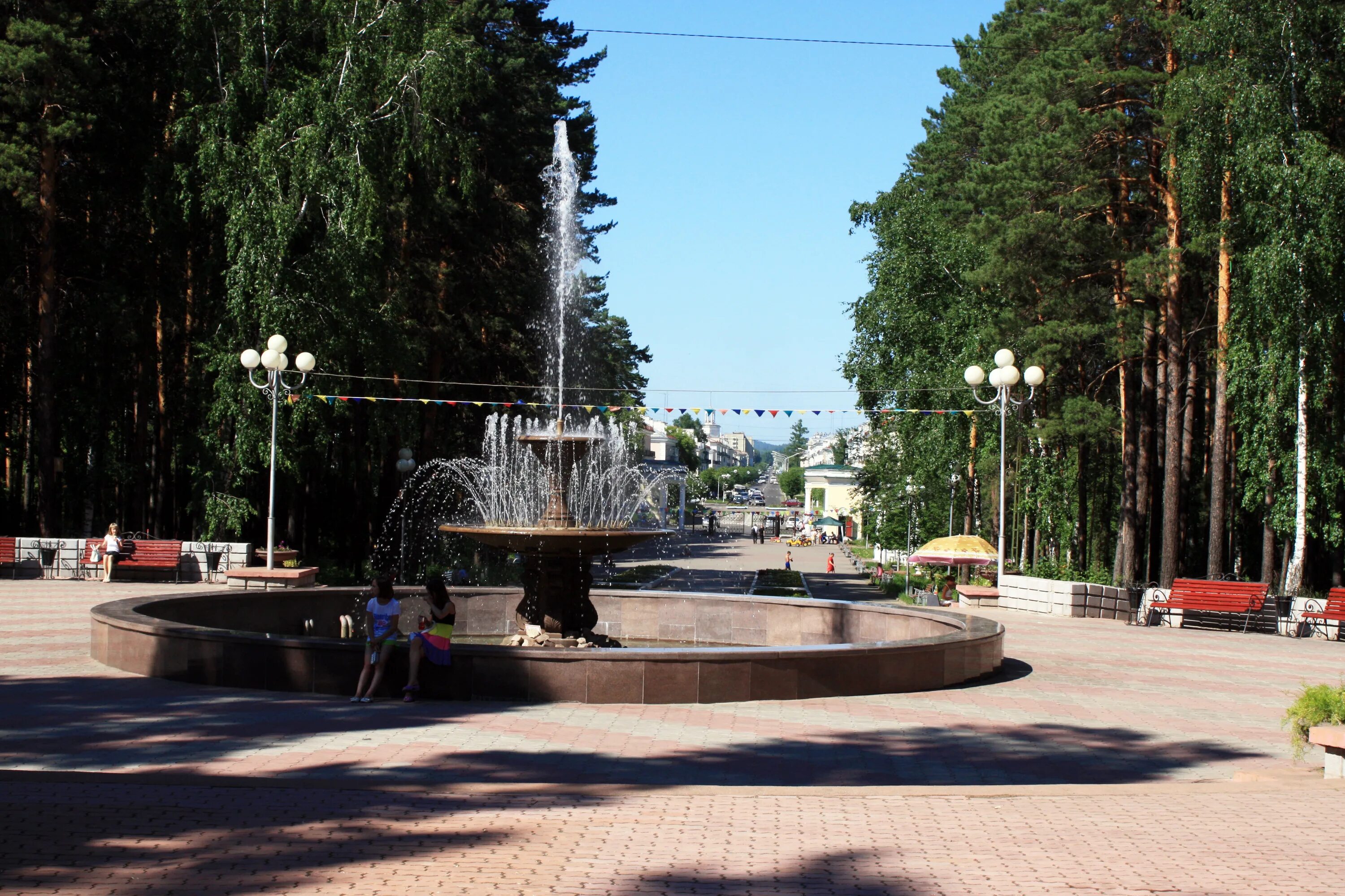 Железногорск красн край. Парк города Железногорска Красноярского края. Парк Кирова Железногорск Красноярский. Железногорск Красноярский край центр города. Центральный парк Железногорск.