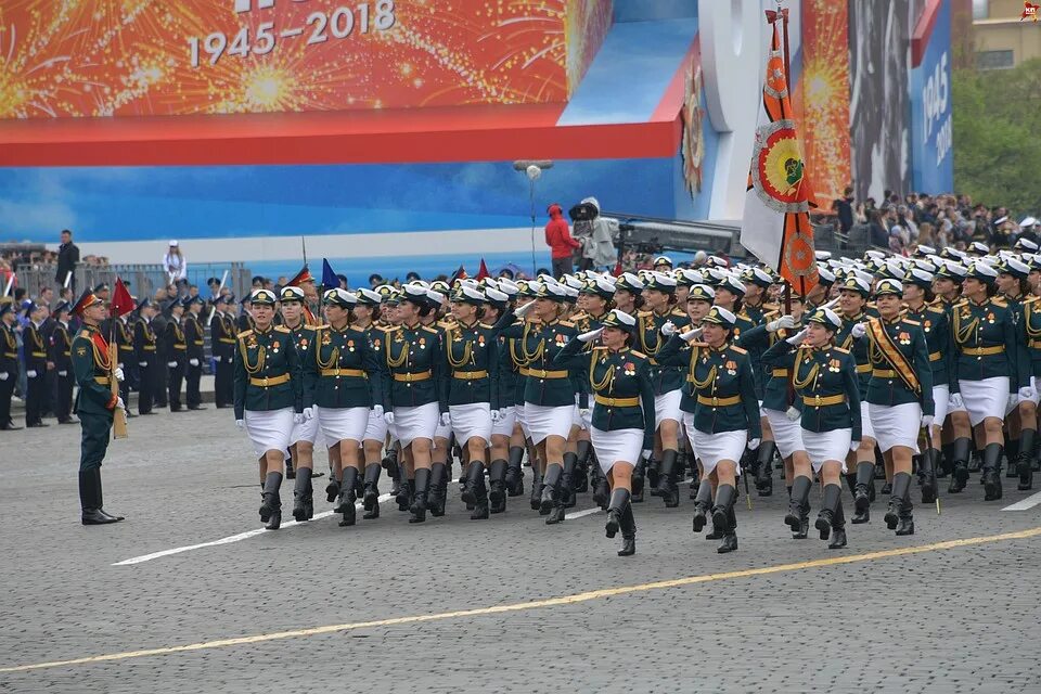 Парад Победы курсантки Вольского института. День Победы парад. Парад Победы 2018. Женщины военные на параде.