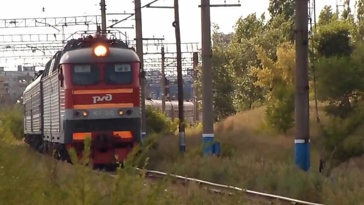 Электровоз чс7 с поездом Тольятти. Станция Жигулевское море Тольятти. Зелёный чс7 с поездом Москва. Жигулевское море поезд. Движение поезда 65