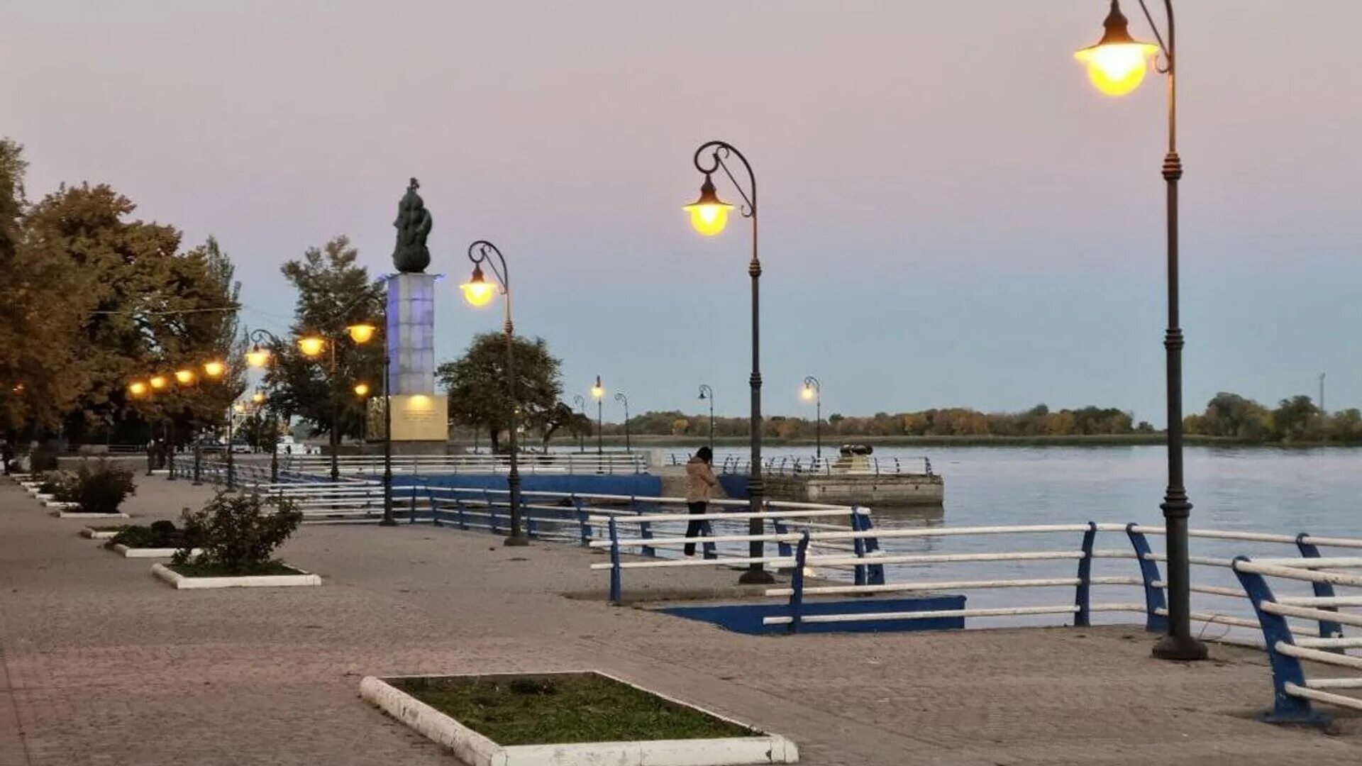 Херсон столица. Набережная реки днепр. Стремоусов херсонская область. Херсон улица суворовская. Город херсон сейчас.