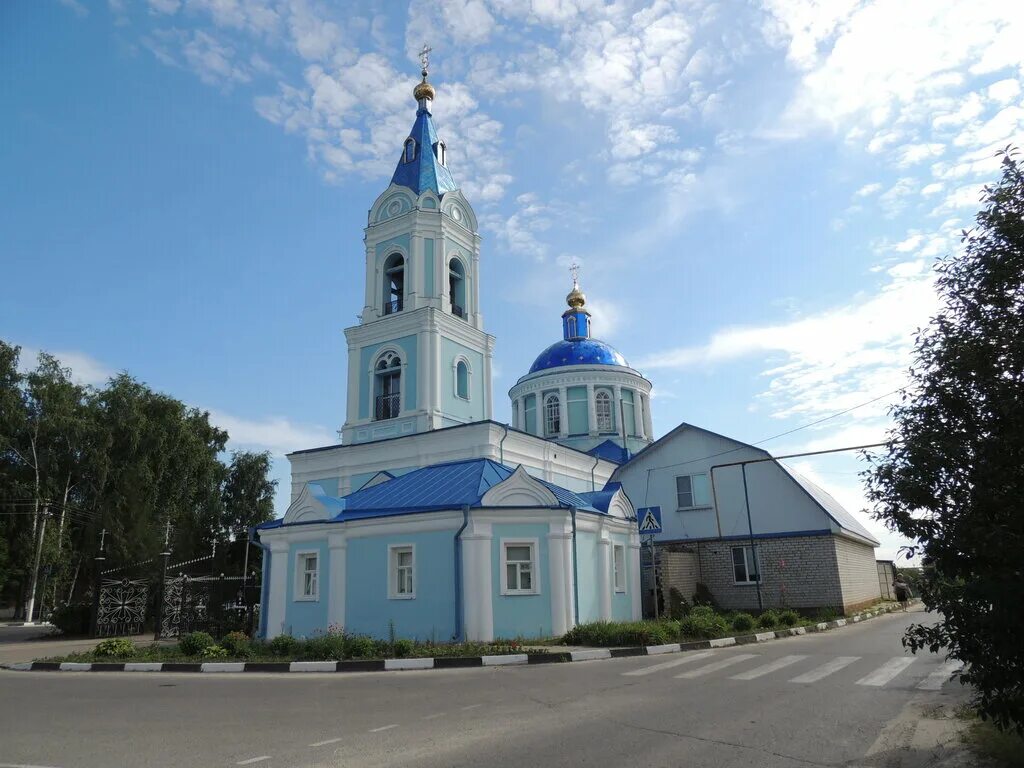 П борисовка белгородская. Храм Архистратига Михаила Борисовка. Храм в Борисовке Белгородской области. Борисовка Церковь Михаила Архангела. Церковь Архангела Михаила Белгород.