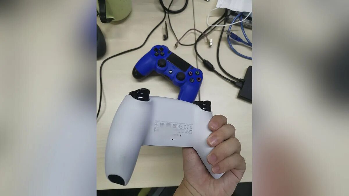 Ревизии джойстиков ps5. Dualshock 5 сенсор. Dualshock 4 аккумулятор емкость. Джойстик DUALSENCE 2 ревизия. Dualshock 5 ревизии.