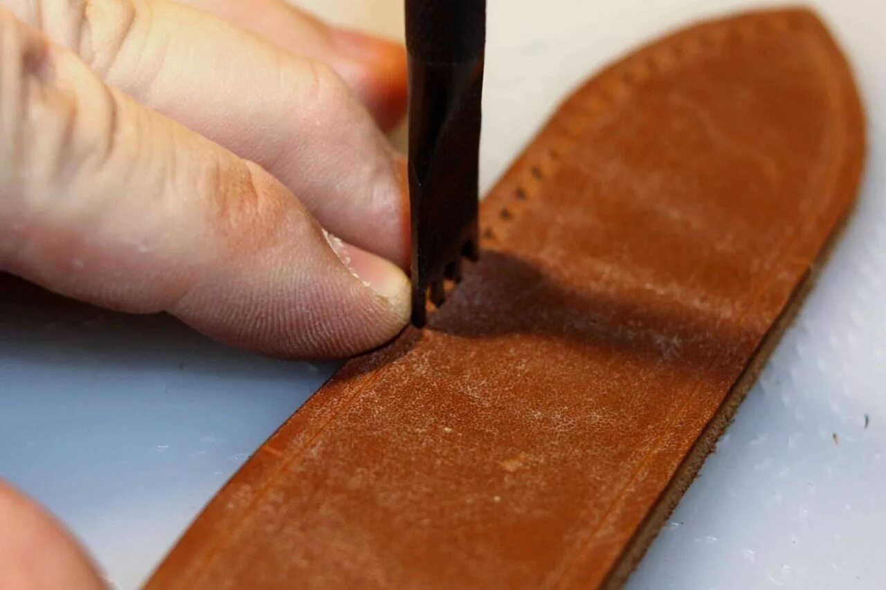 Как делают кожу видео. Как делают кожу видео. Шлифовка кожаных изделий. Декоративный шов на коже. Конструирование изделий из кожи.