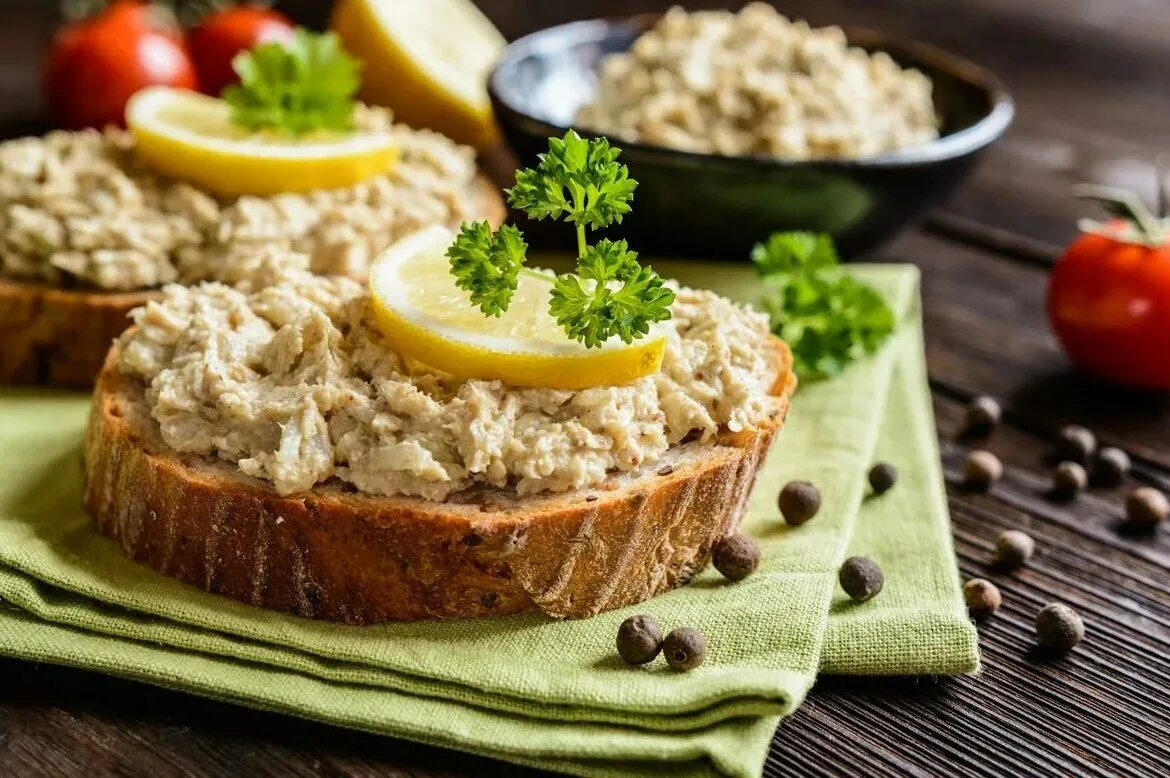 Паштет с фасолью и плавленным сыром яйцо. Паштет из скумбрии. паштет из скумбрии от джейми оливера. форшмак из копченой скумбрии. скумбрия паштет.
