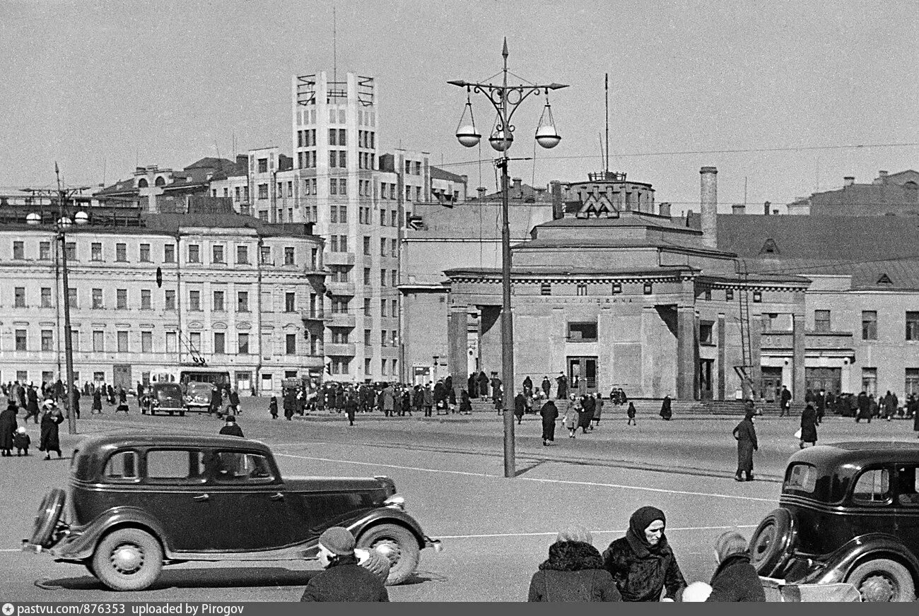 Арбатская площадь 4. Улица Горького (Тверская) Москвы 1939. Москва улица Горького 1939 год. Тверская улица до реконструкции 1935. Арбатская площадь 1930.