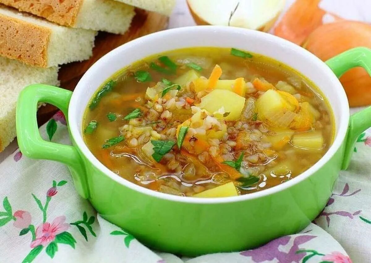 Первые блюда на каждый рецепты простые. Гречневый суп рецепт. Для супа. Гречнывыйсуп с курицей. Гречневый суп с курицей.