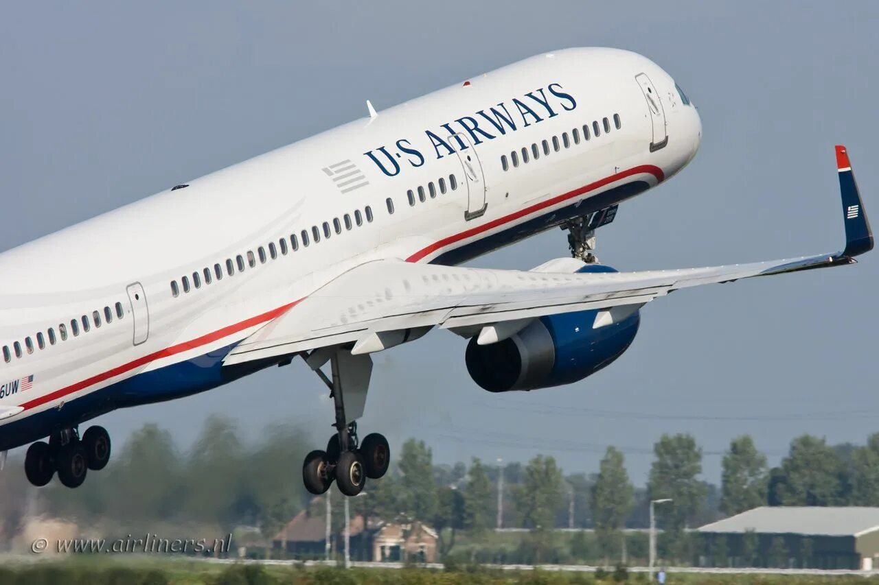 Us airways. Авиакомпания us Airways. Американские пассажирские самолеты. Самолет American Airlines. Самолет пассажирский Аирвейс Америка.