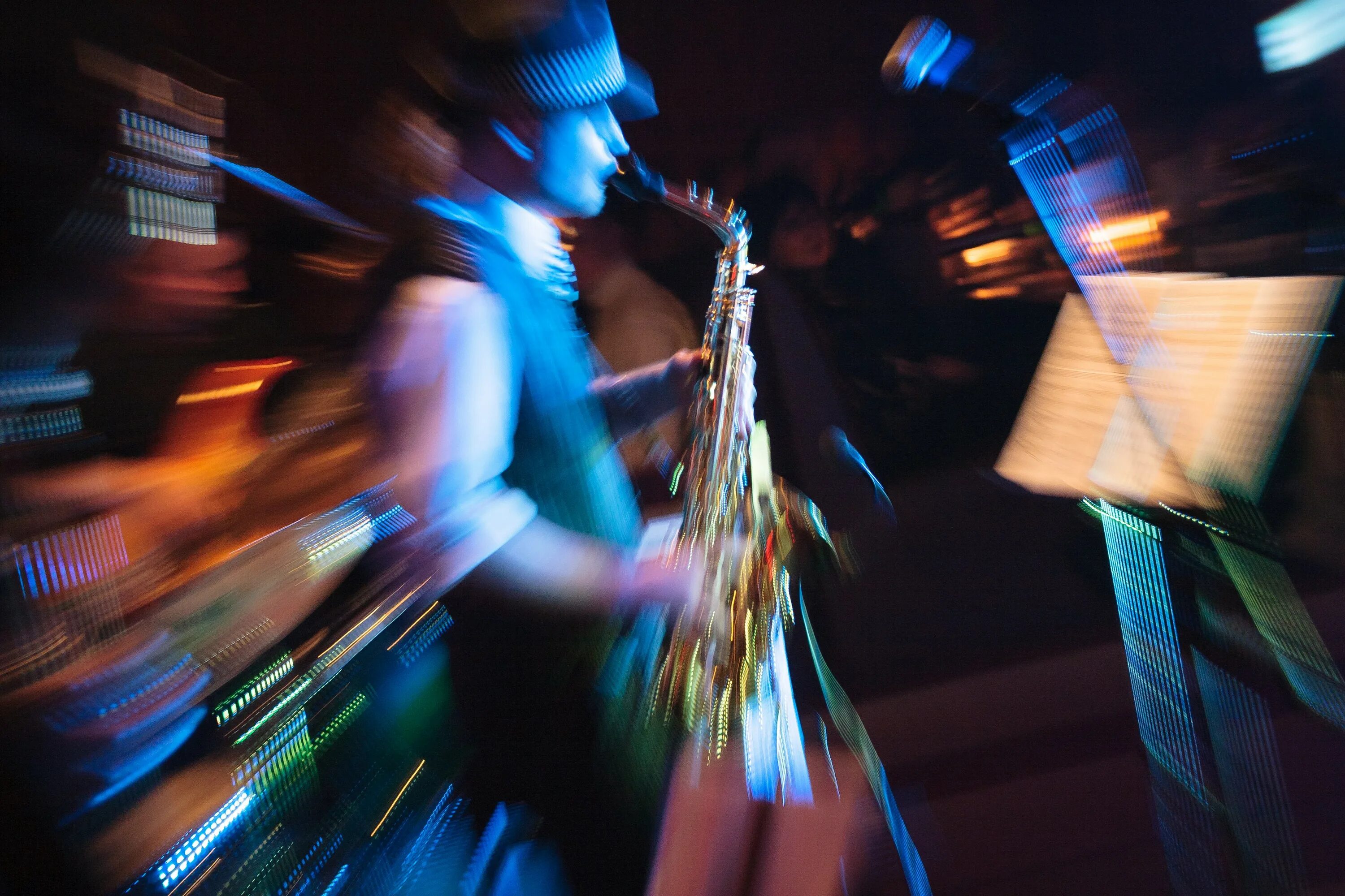 Player performance. Light Jazz. Обои для стен Jazz Music. Performance on Stage. Jazz Club bokeh.