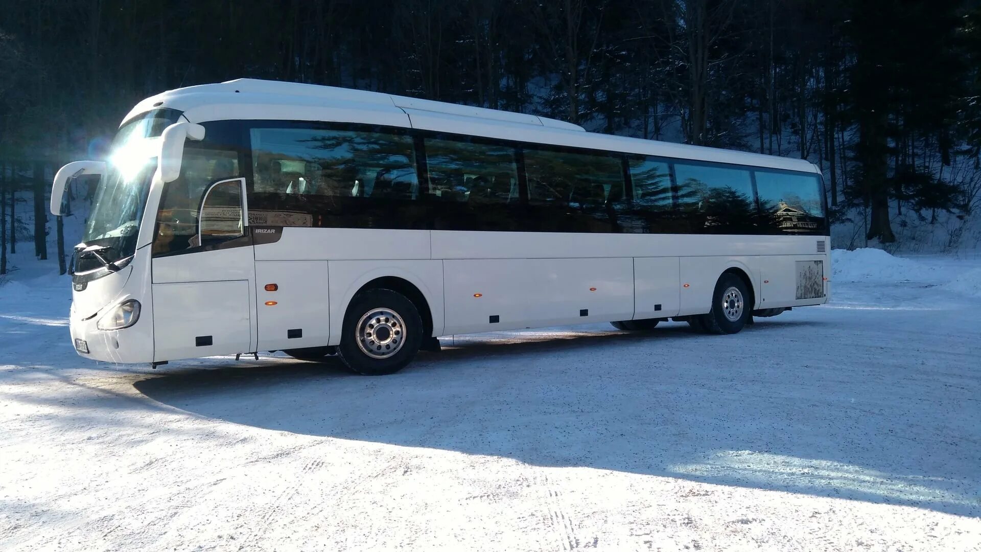 Автобус зима. Автобус зима. Автобус. Автобус зимой. Туристический автобус зимой.