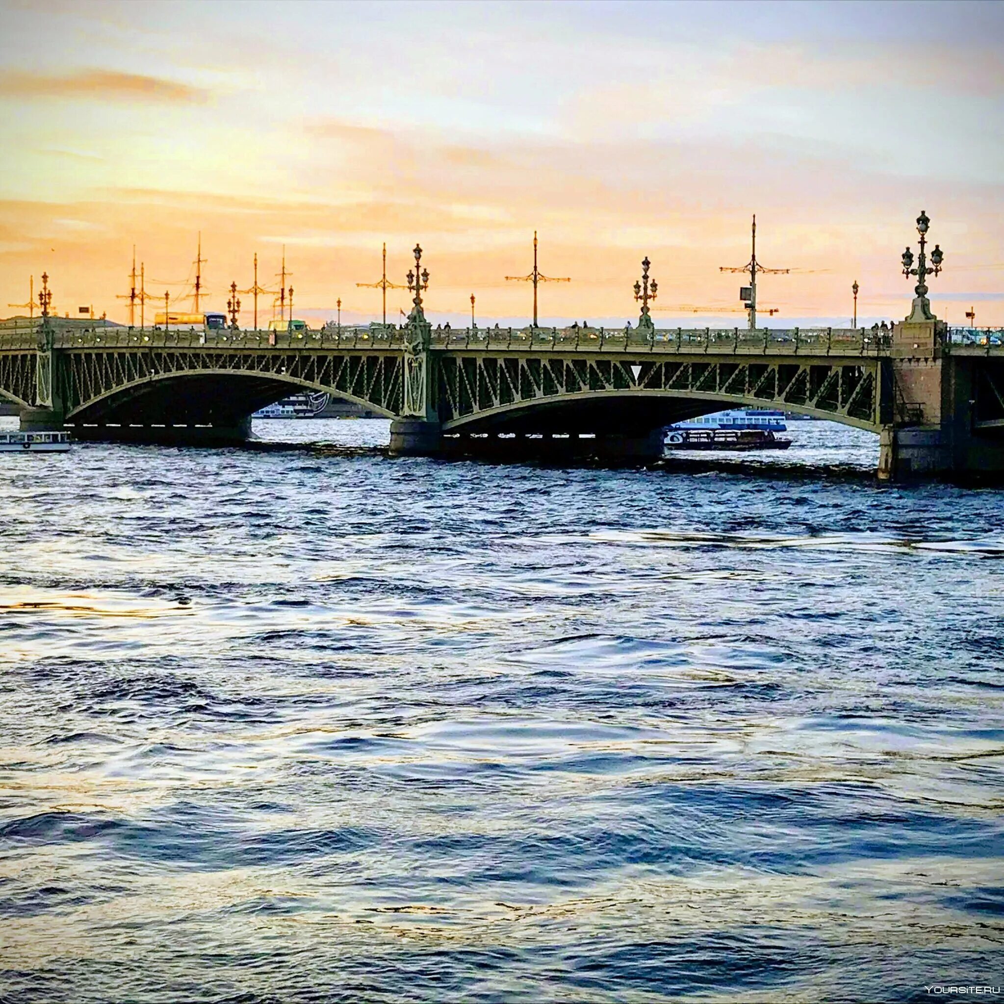 Как называется мост в петербурге. Троицкий мост мосты санкт-петербурга. троицкий мост питер. кировский мост в санкт-петербурге. троицкий мост через неву.