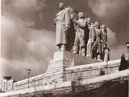 Большой памятник сталину