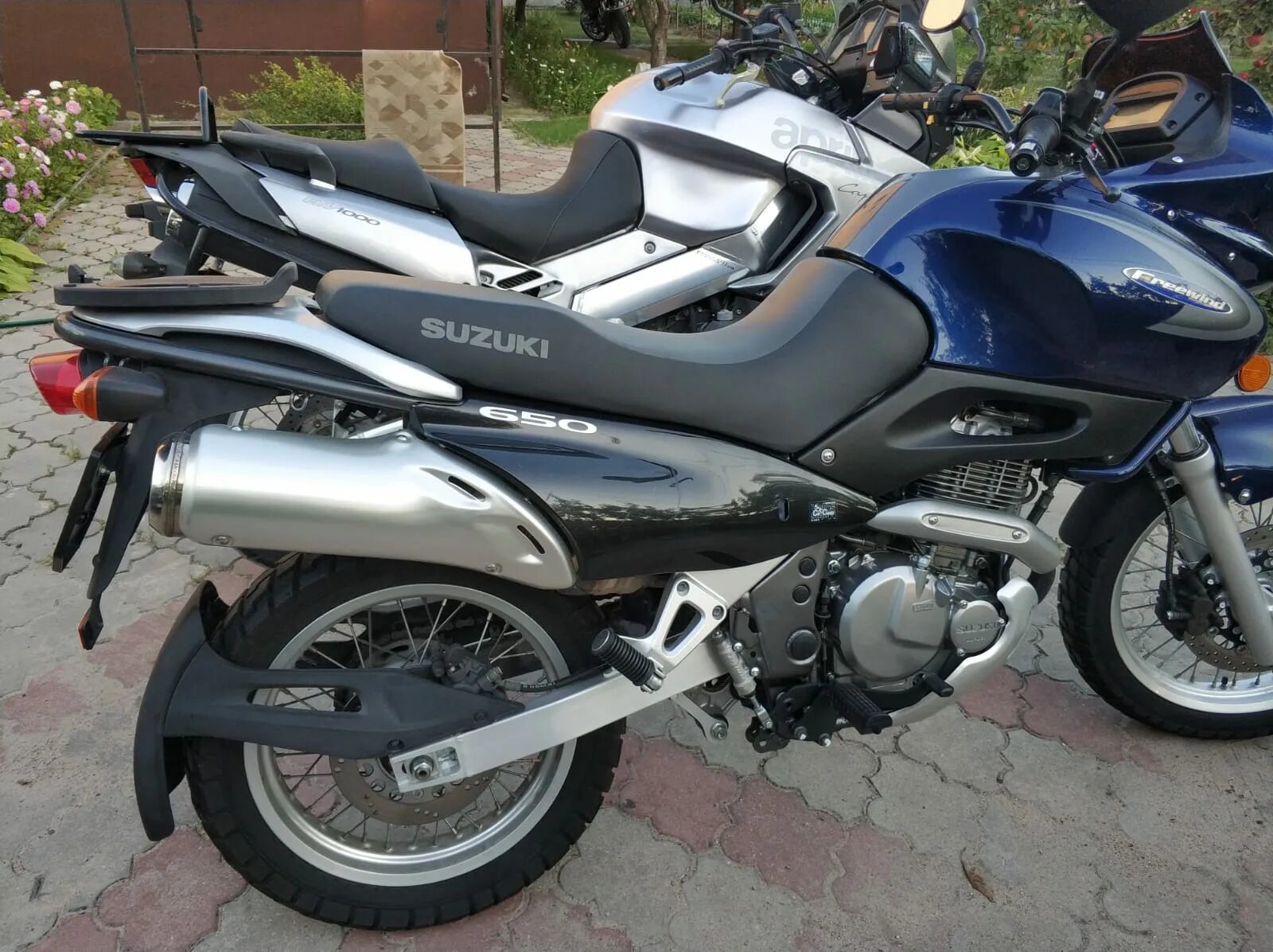 Китайский мотоцикл 650 кубов. Хонда кросс 650 кубов. Сузуки 650 кубов. Suzuki sv650s. Suzuki sv650s 2001.